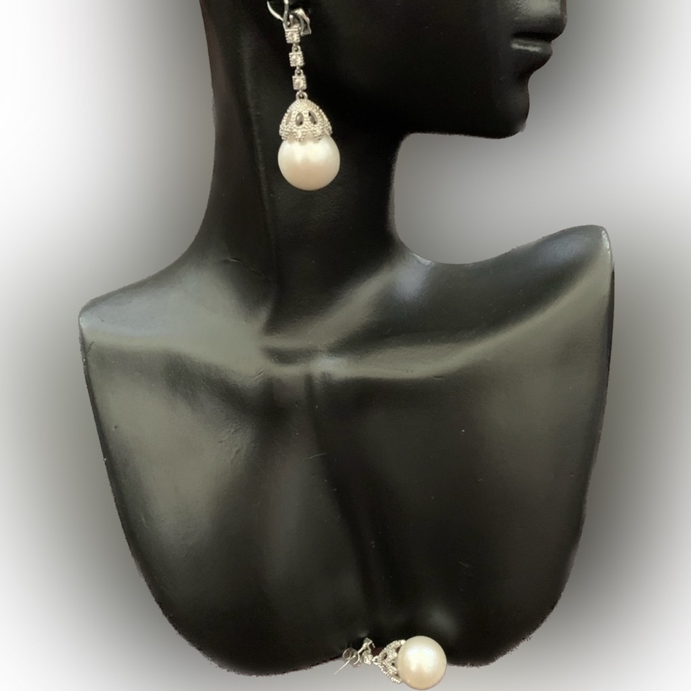Genuine pearl dangling earrings